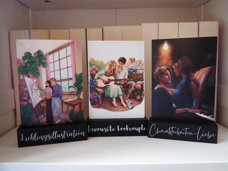 Character Card Stand Hochformat – Produktbild 3