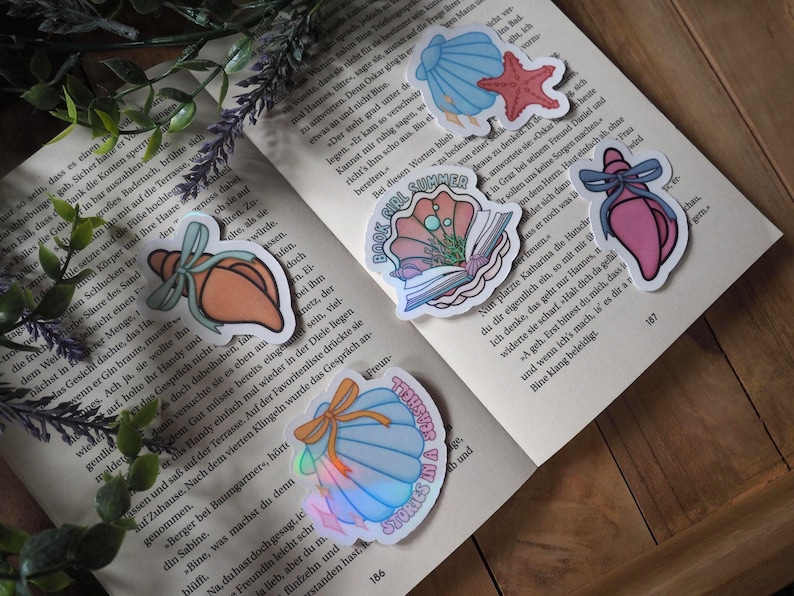 Bookish Summer Holo Sticker Set mit Muschel und Summer Reading Motiven – Produktbild 9