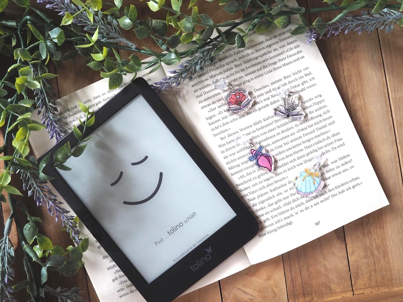Bookish eReader Charm im Muschel Design – Produktbild 3