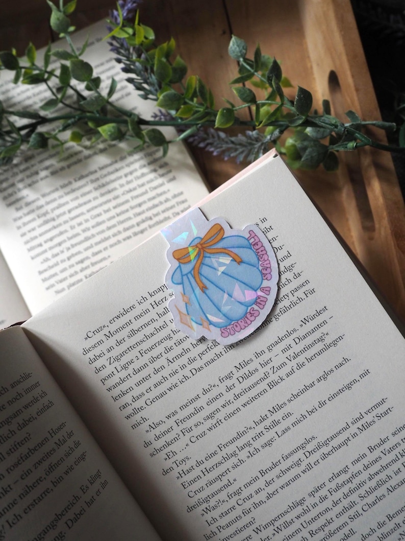 Magnetisches bookish Lesezeichen mit Holo Effekt – Produktbild 2